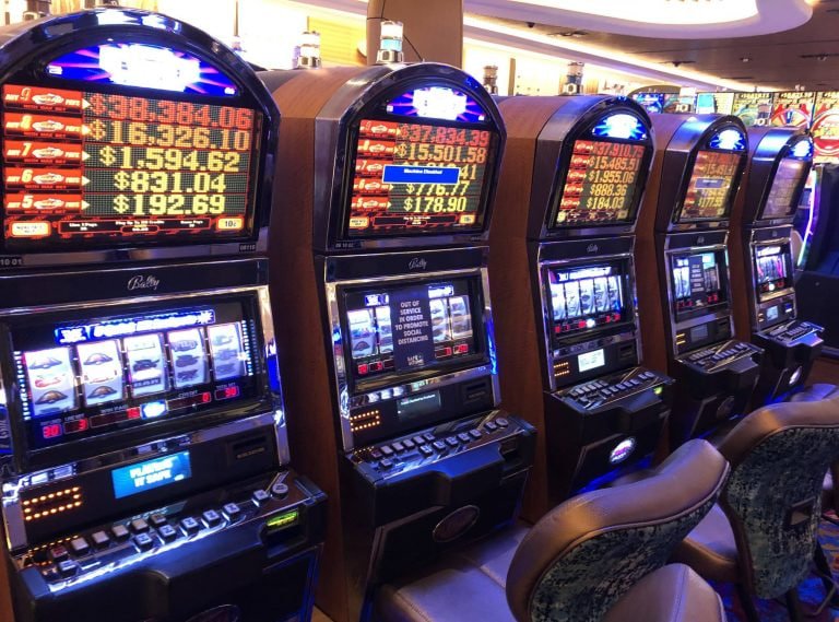 Tampilan visual permainan slot Sugar Rush dengan tema permen dan warna-warna cerah